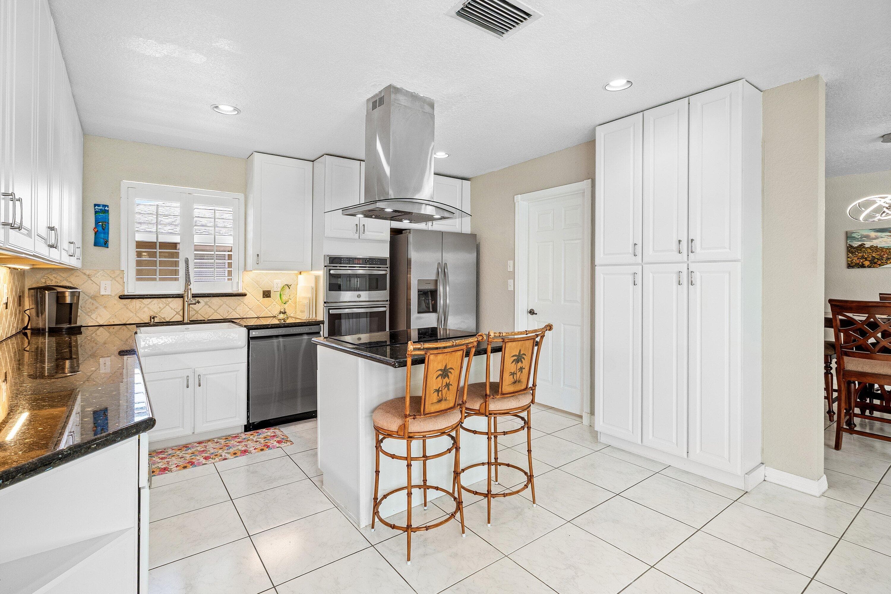 598 W Palmetto Park Road, Boca Raton, FL 33432 — photo 14 of 46