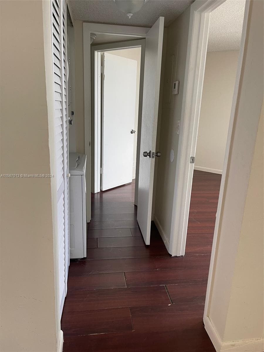 212 Lake Pointe Drive 313, Oakland Park, FL 33309 — photo 8 of 11