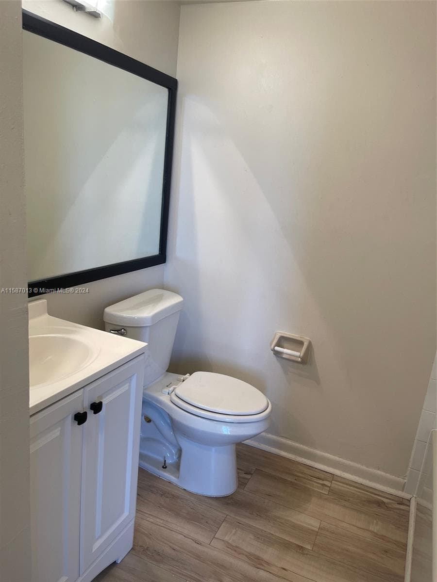 212 Lake Pointe Drive 313, Oakland Park, FL 33309 — photo 10 of 11