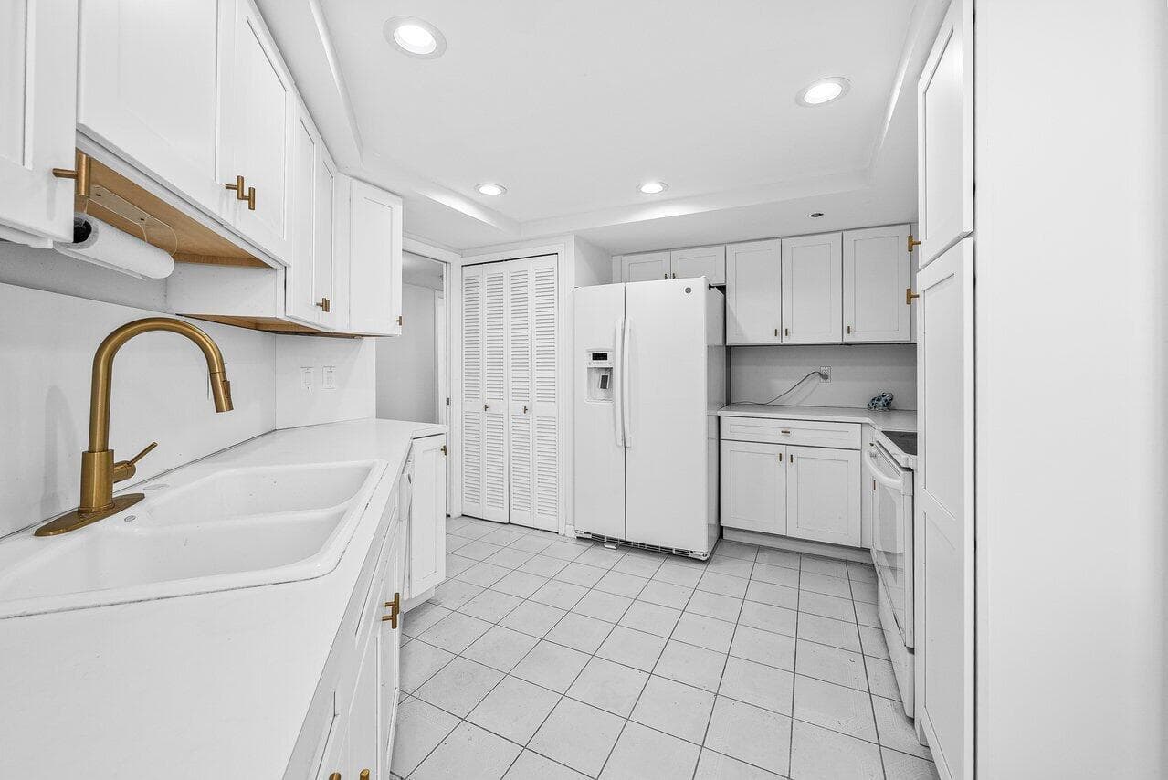 3560 S Ocean Boulevard 809, South Palm Beach, FL 33480 — photo 10 of 39