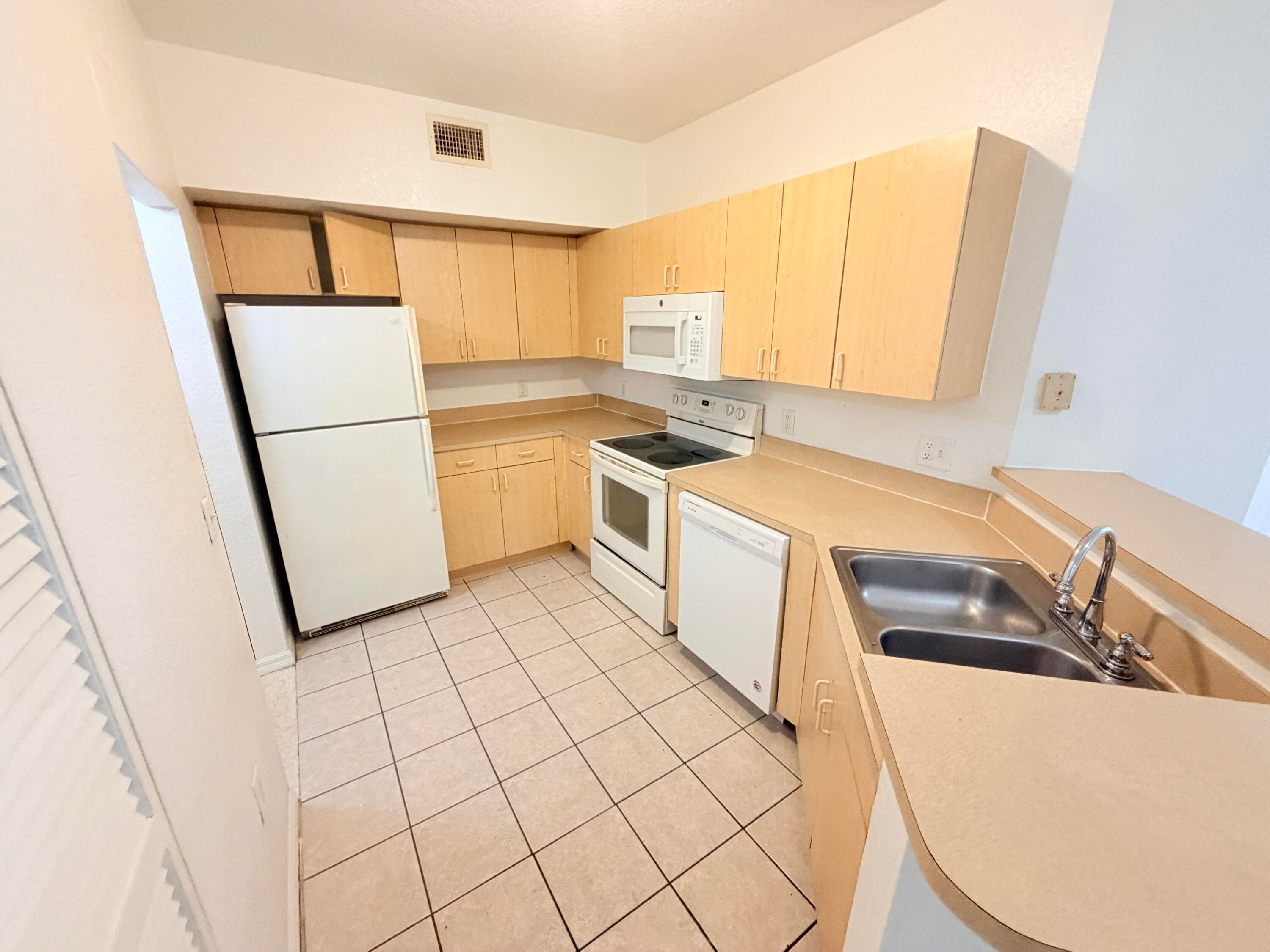 1302 Belmont Lane 1302, North Lauderdale, FL 33068 — photo 6 of 16