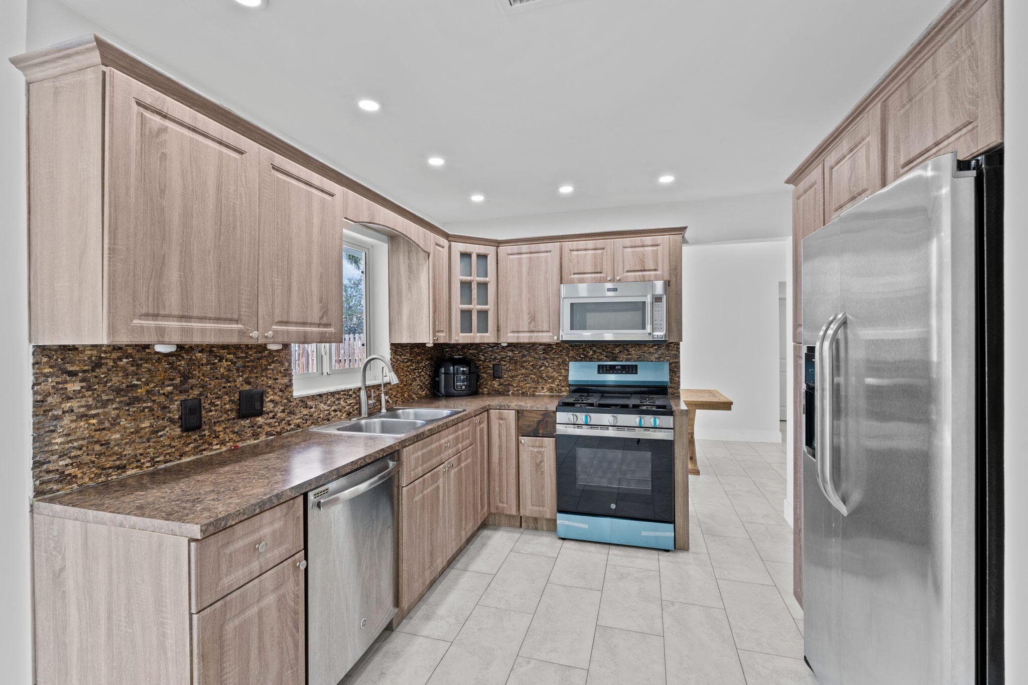 11831 NW 38th Place, Sunrise, FL 33323 — photo 15 of 35