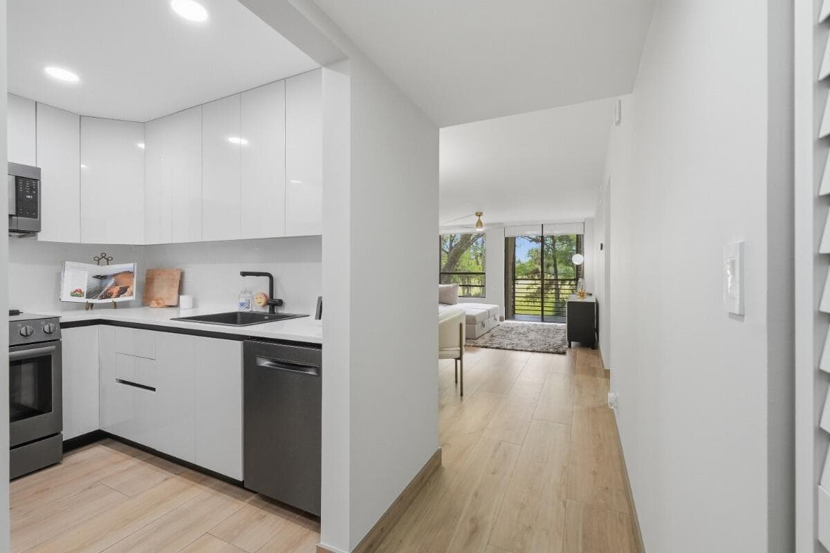 6751 N University Drive Unit 212, Tamarac, FL 33321 — photo 14 of 55