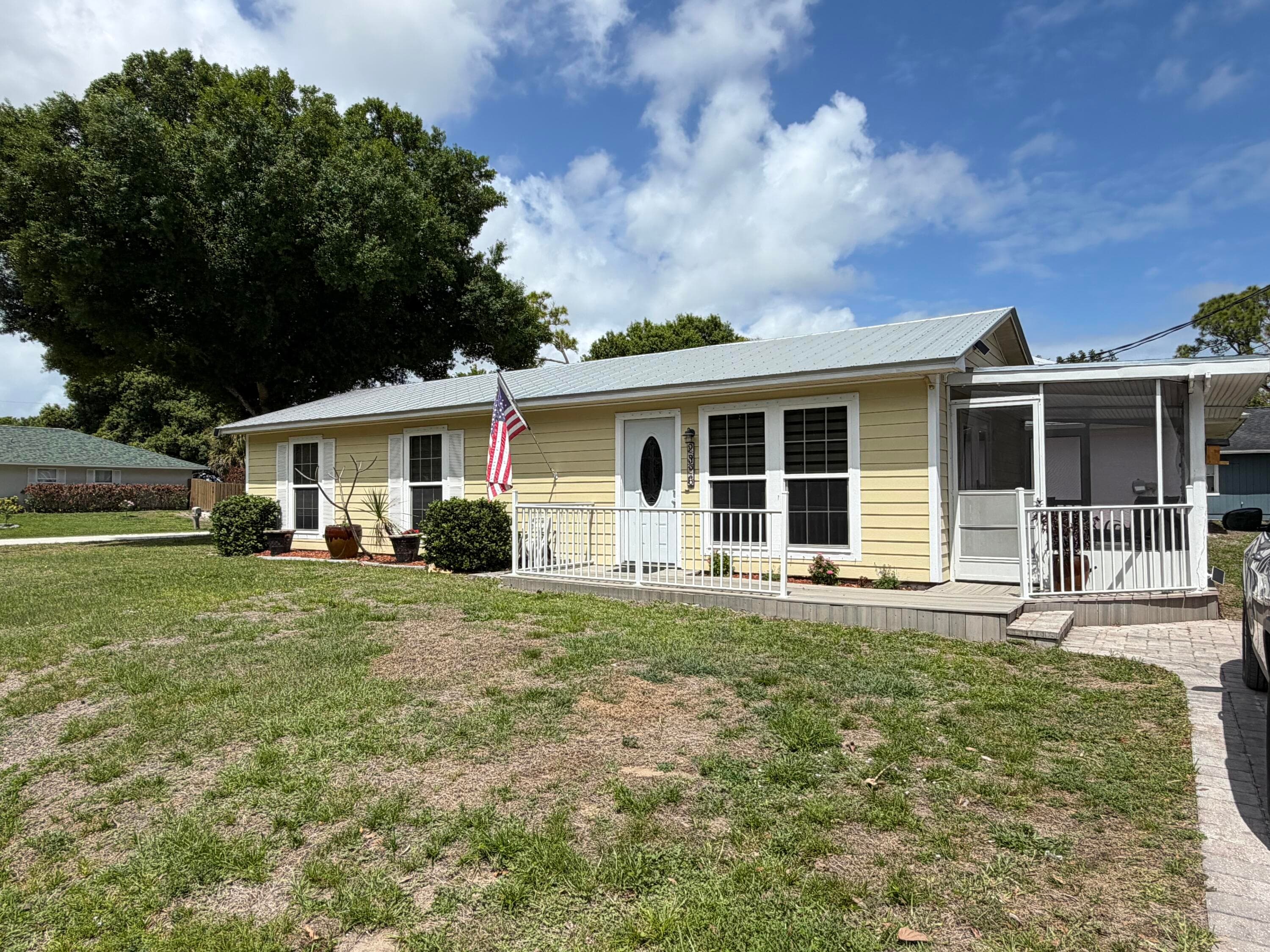 2326 SW 15th St Street SW, Vero Beach, FL 32962 — photo 1 of 28