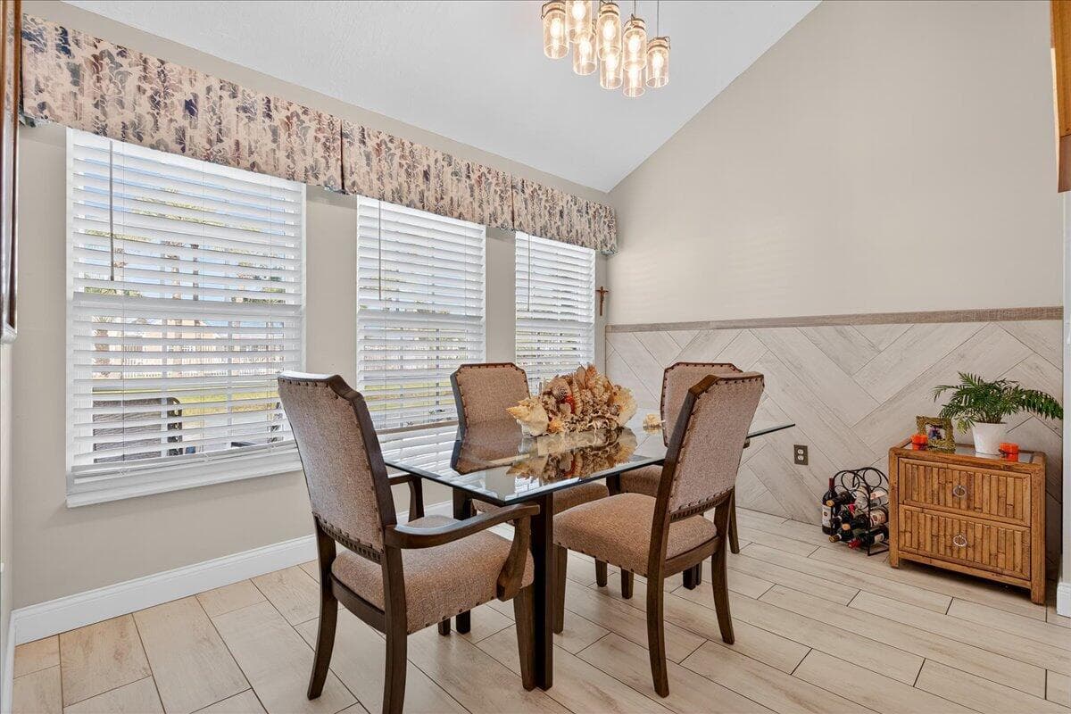 1827 Aynsley Way 4, Vero Beach, FL 32966 — photo 10 of 41