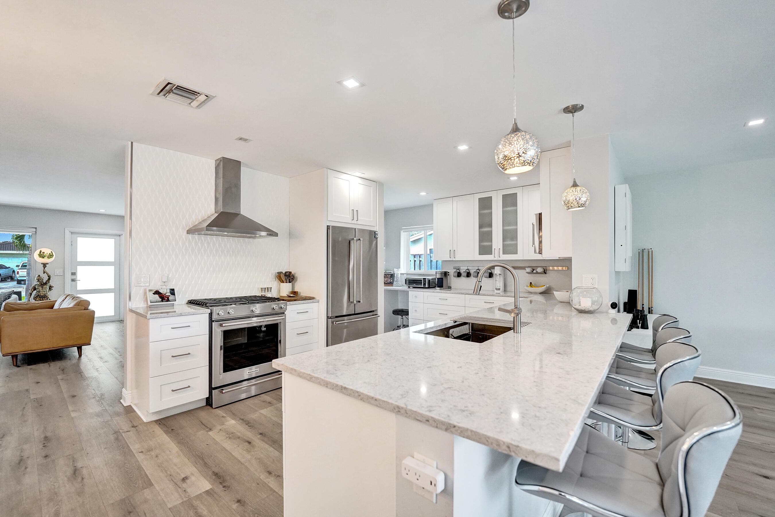 381 SE 3rd Street, Pompano Beach, FL 33060 — photo 9 of 41