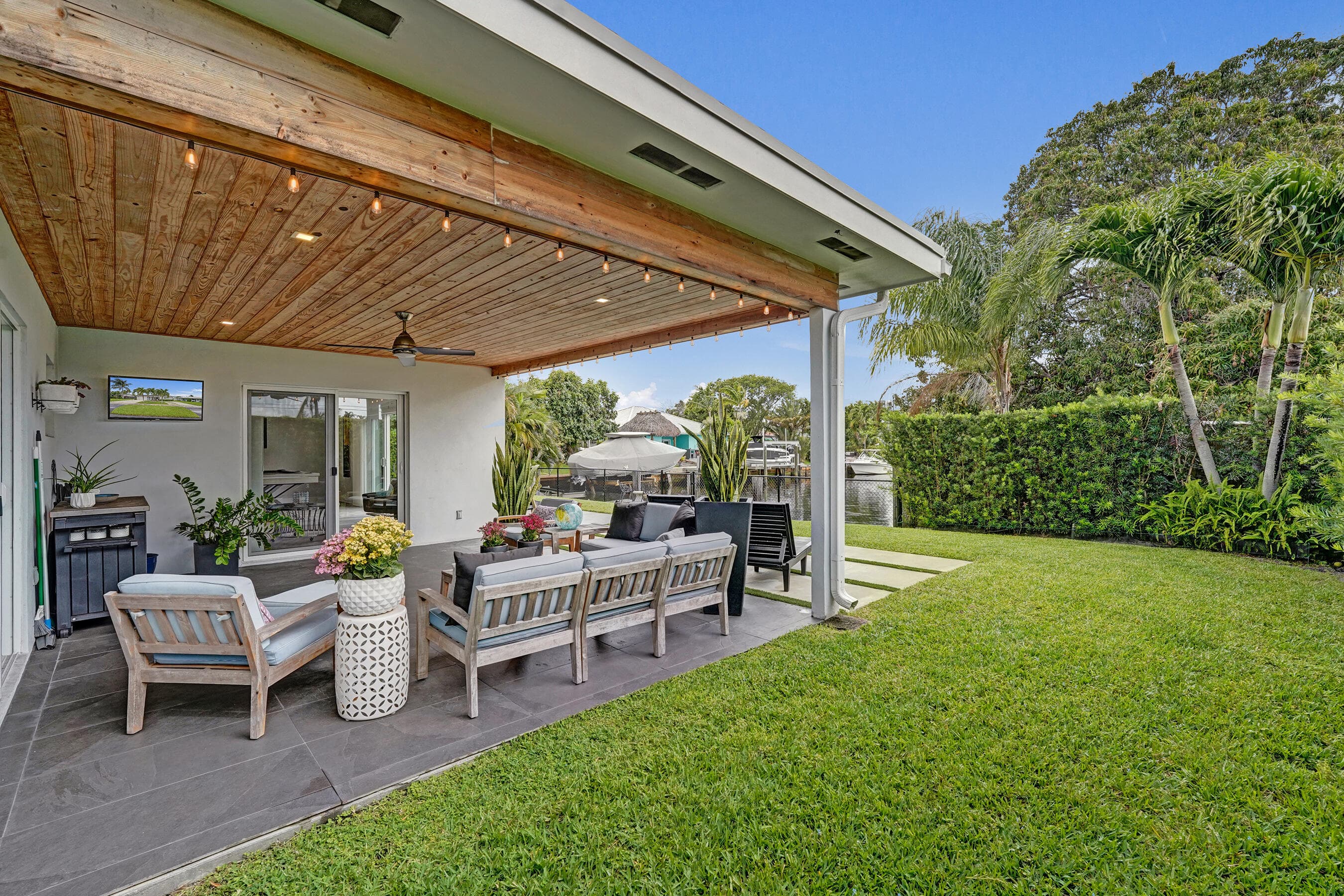 381 SE 3rd Street, Pompano Beach, FL 33060 — photo 17 of 41