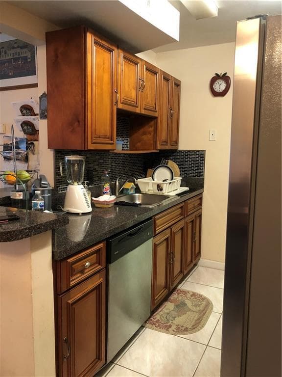 Condominium in Lauderhill — photo 5 of 11