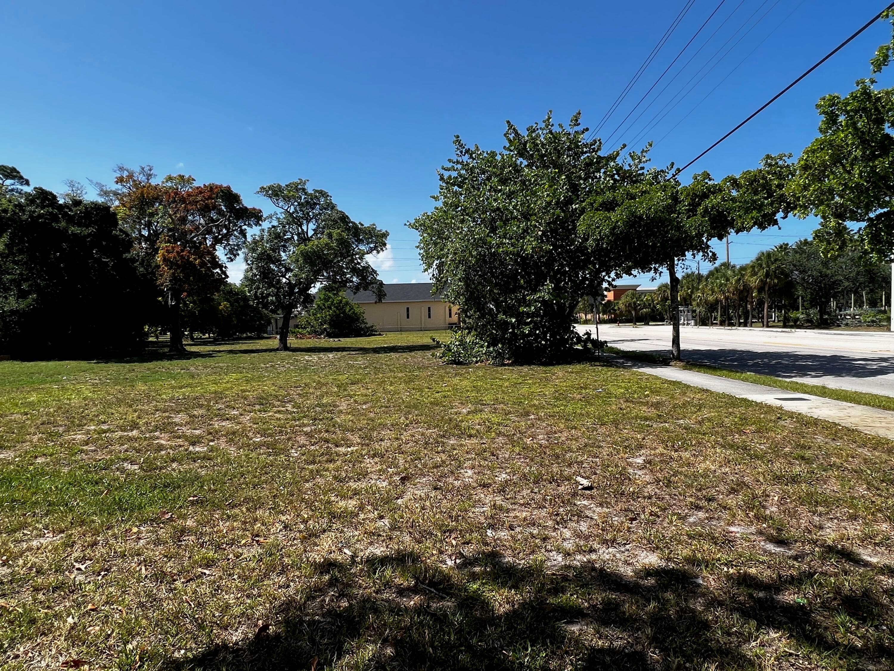 435 NW 7th Avenue, Fort Lauderdale, FL — photo 3 of 12