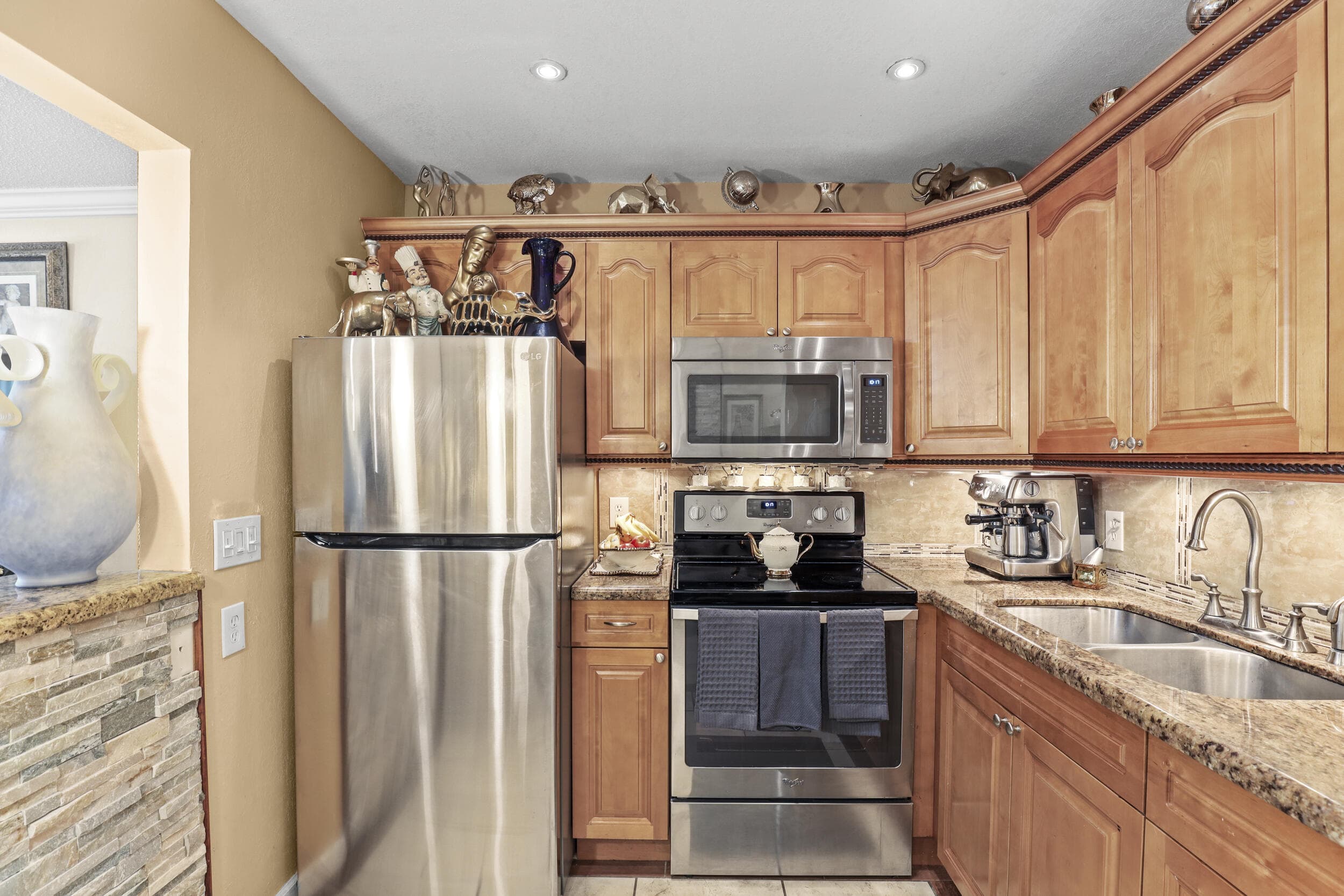 3100 Springdale Boulevard 308, Palm Springs, FL 33461 — photo 11 of 31