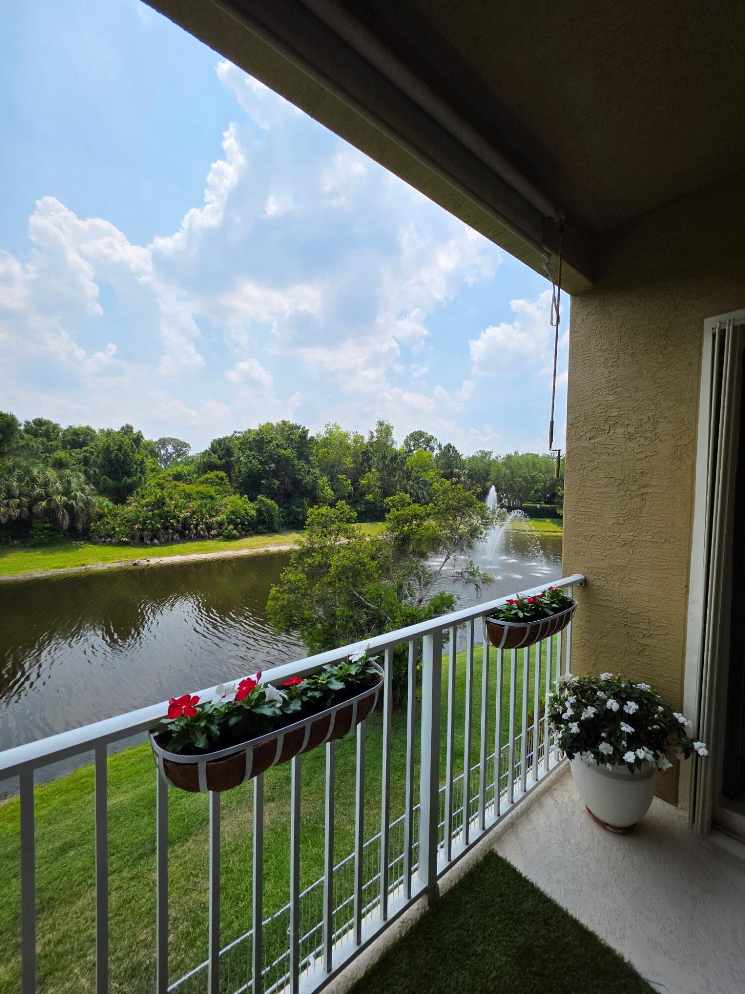 1560 SE Hampshire Way 204, Stuart, FL 34994 — photo 1 of 40