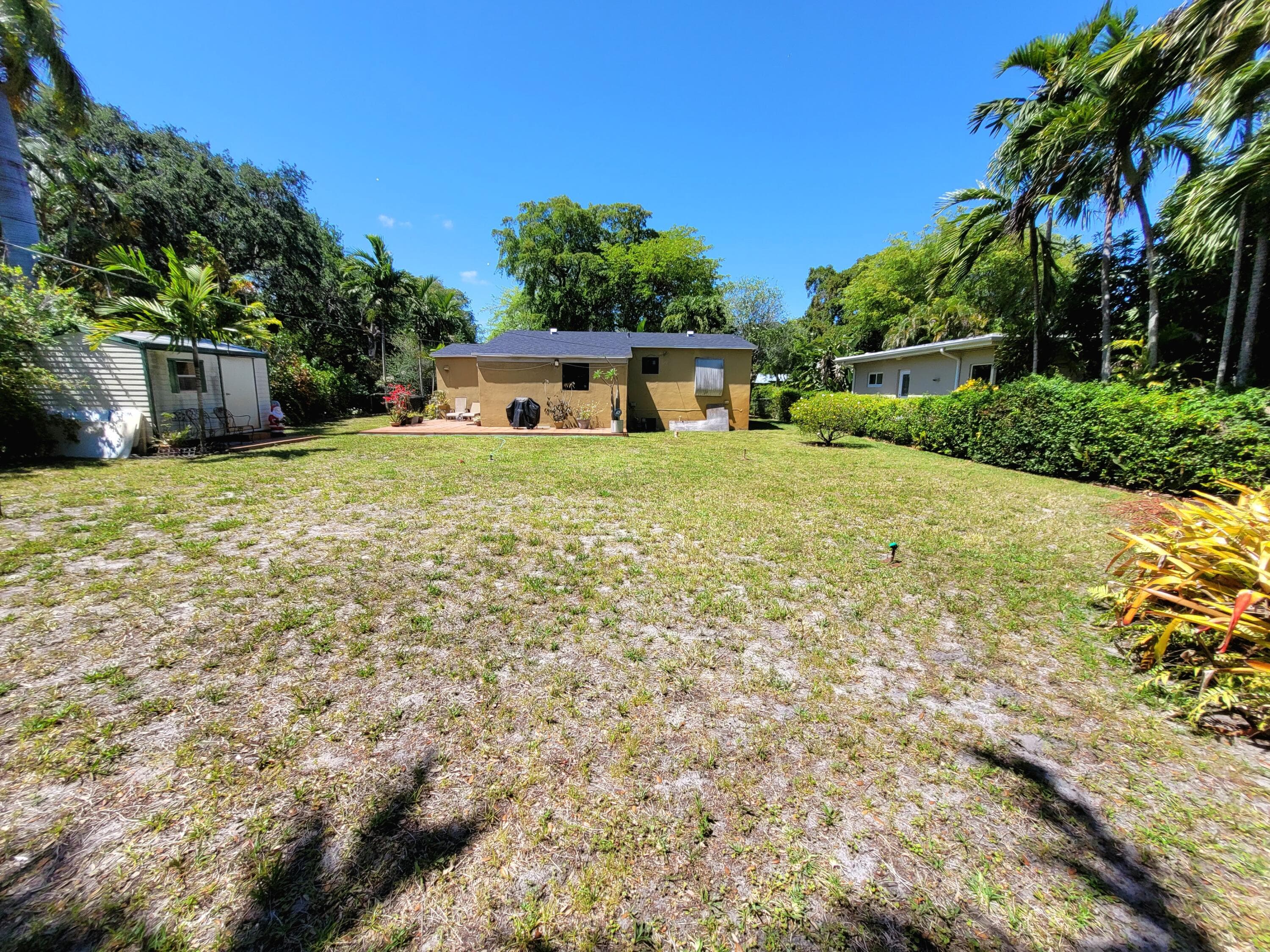 1060 NE 122nd Street, North Miami, FL 33161 — photo 4 of 59