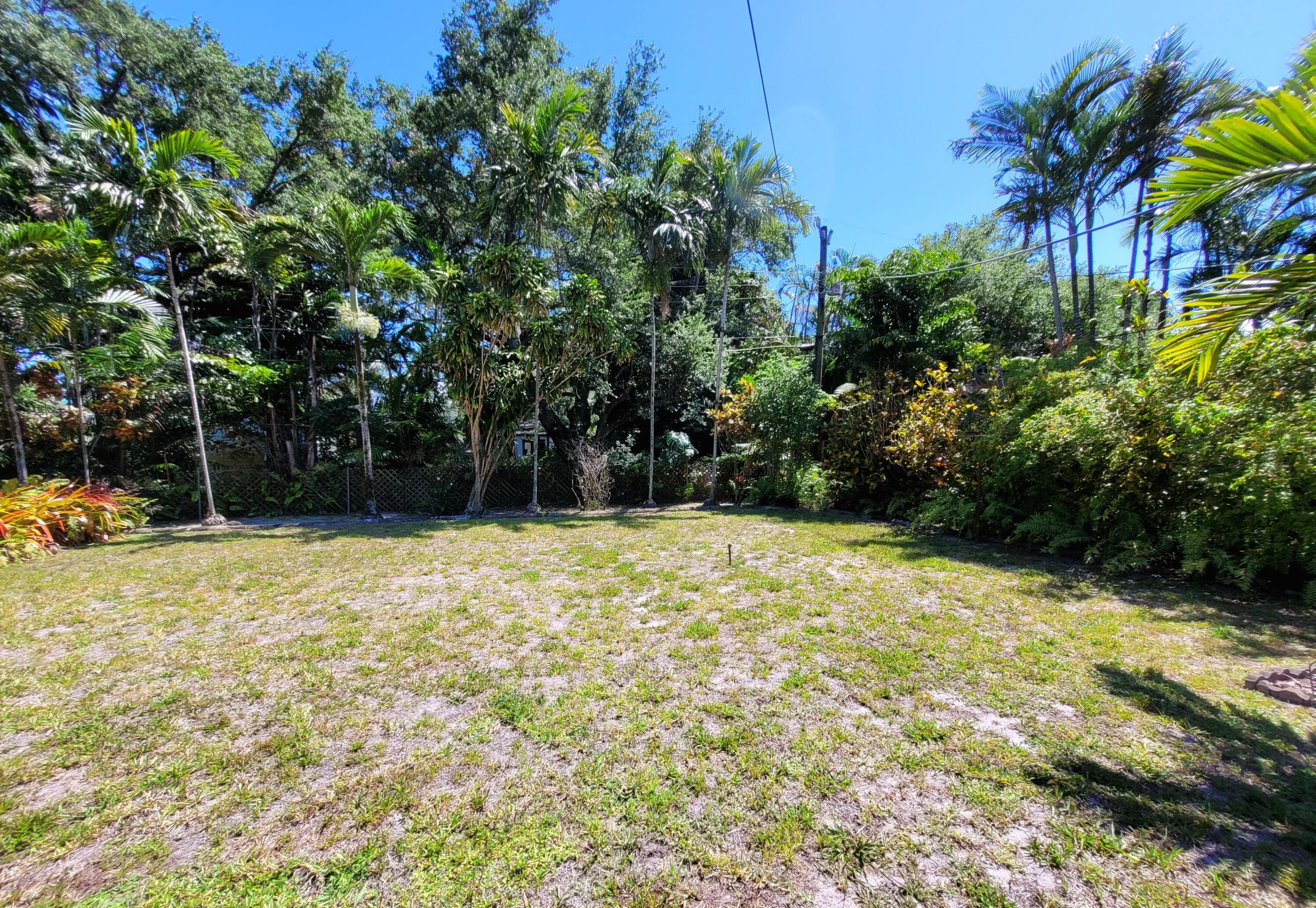 1060 NE 122nd Street, North Miami, FL 33161 — photo 6 of 59