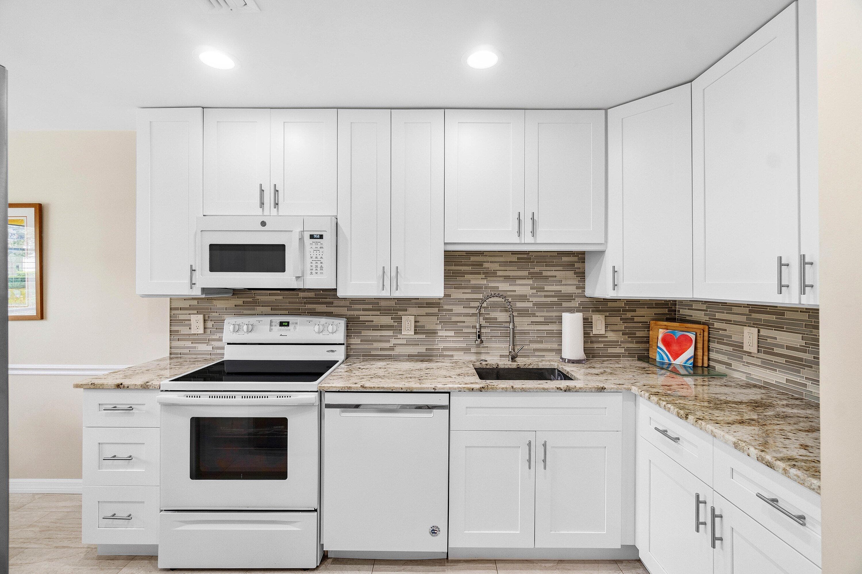 24 Stratford Drive E Unit E, Boynton Beach, FL 33436 — photo 3 of 50