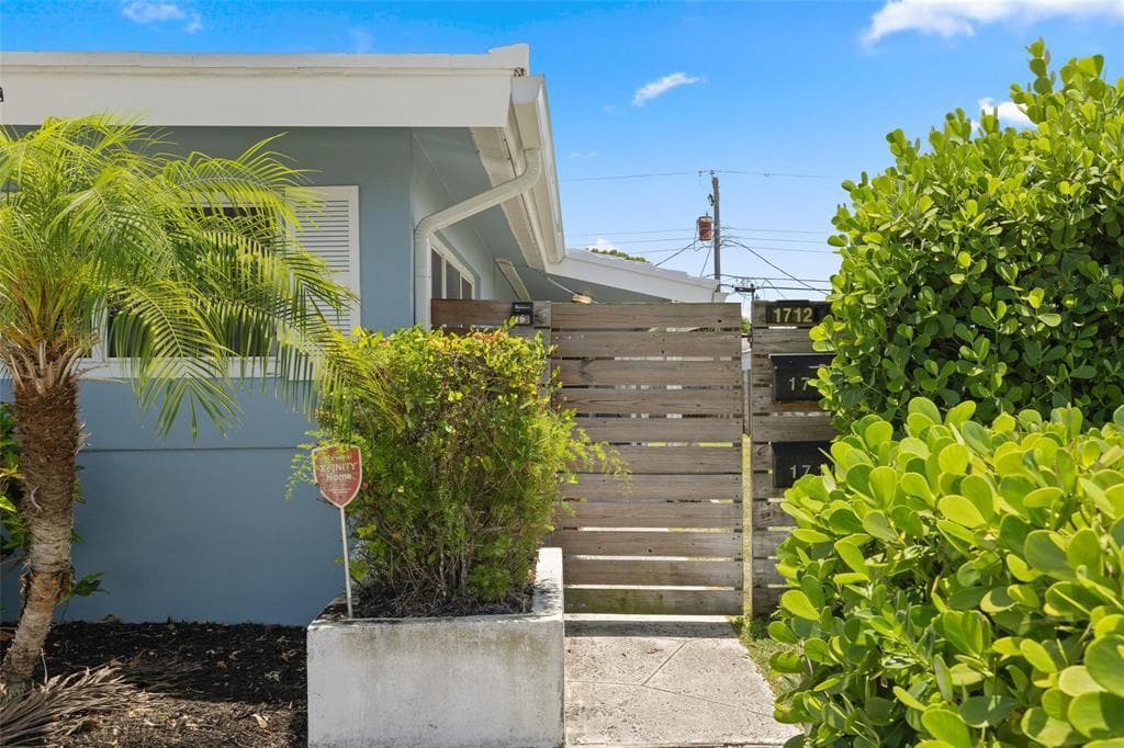 1712 NE 25th Street, Wilton Manors, FL 33305 — photo 4 of 19