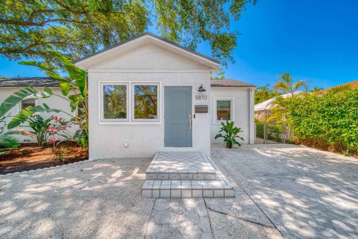 5870 SW 46th Terrace, Miami, FL 33155 — photo 1 of 30