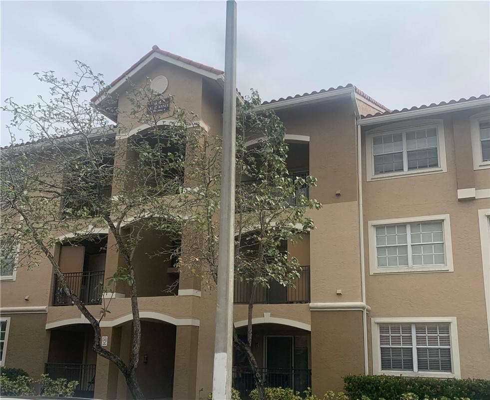 131 SW 117th Avenue 8304, Pembroke Pines, FL 33025 — photo 2 of 15