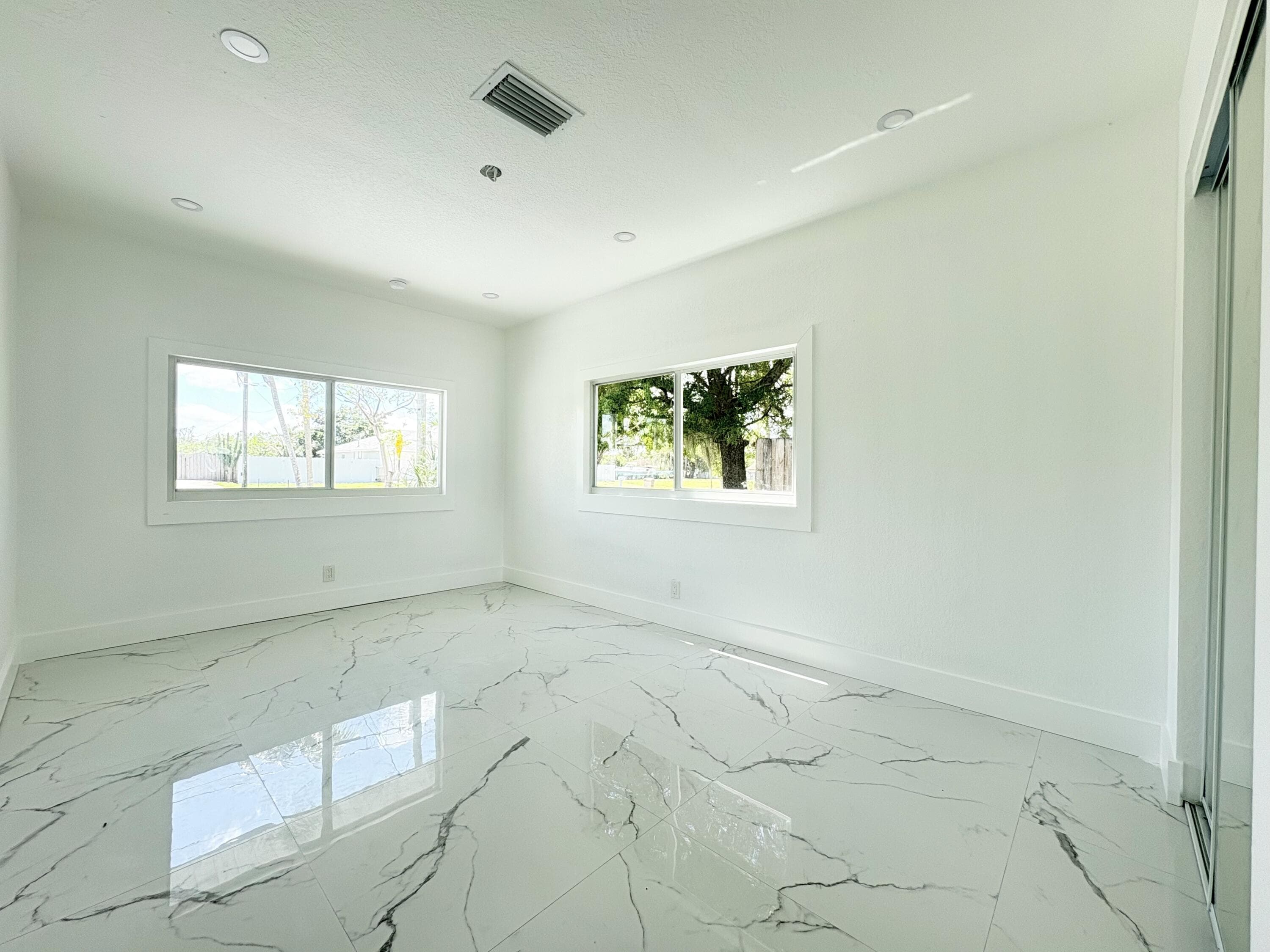6507 Alexander Road, West Palm Beach, FL 33413 — photo 17 of 36