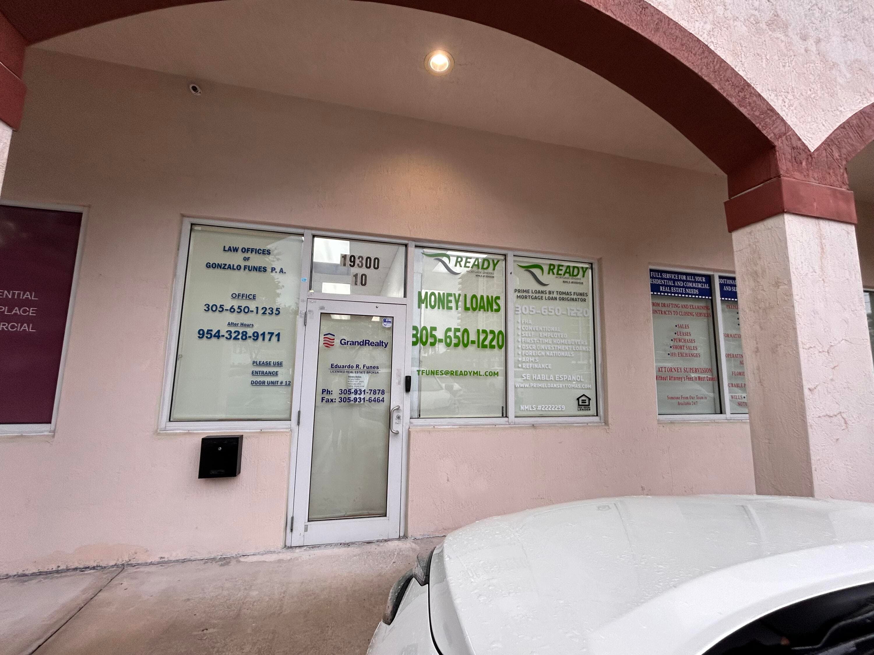 19300 W Dixie Highway 10, Miami, FL 33180 — photo 1 of 10