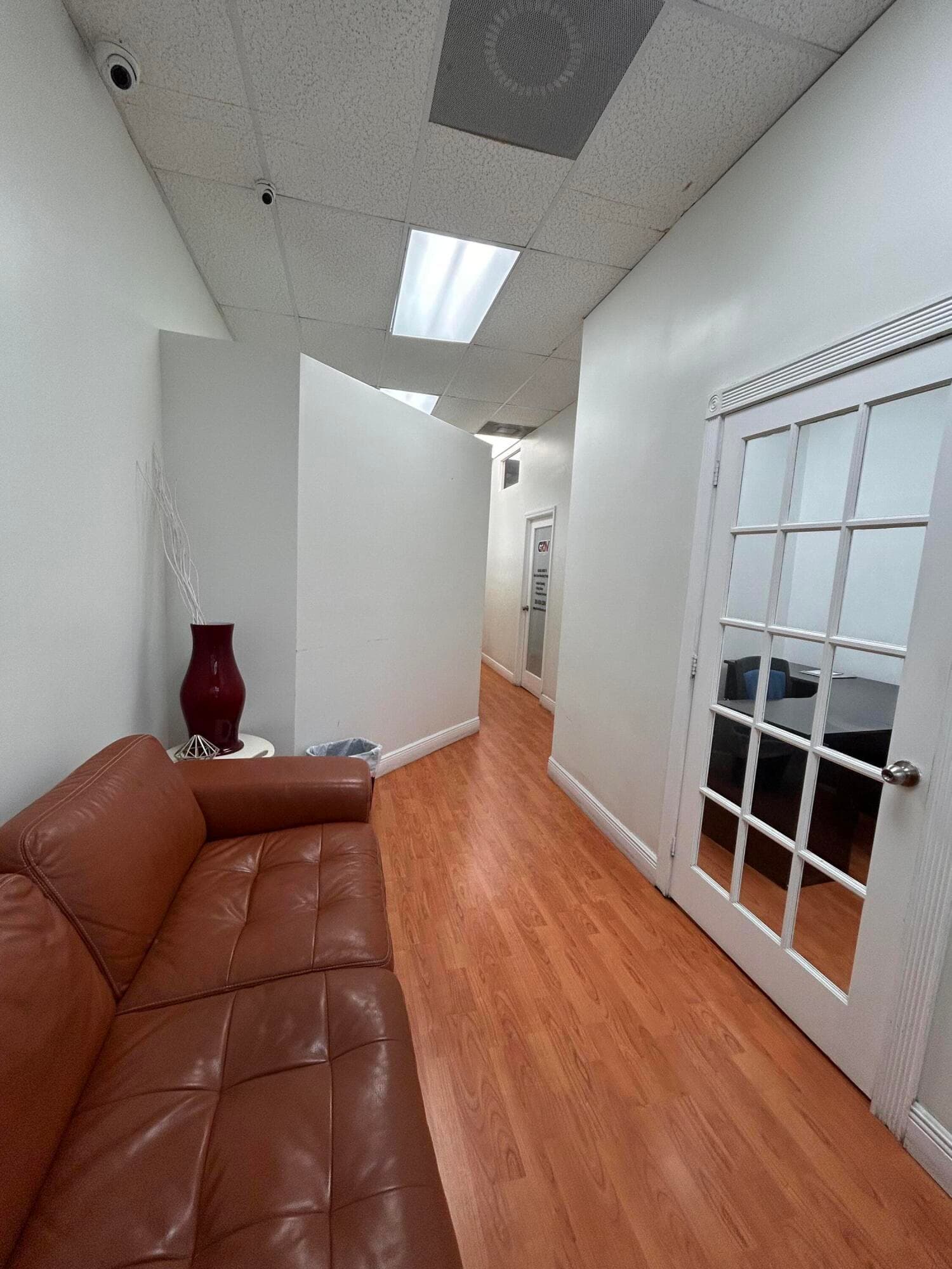 19300 W Dixie Highway 10, Miami, FL 33180 — photo 2 of 10