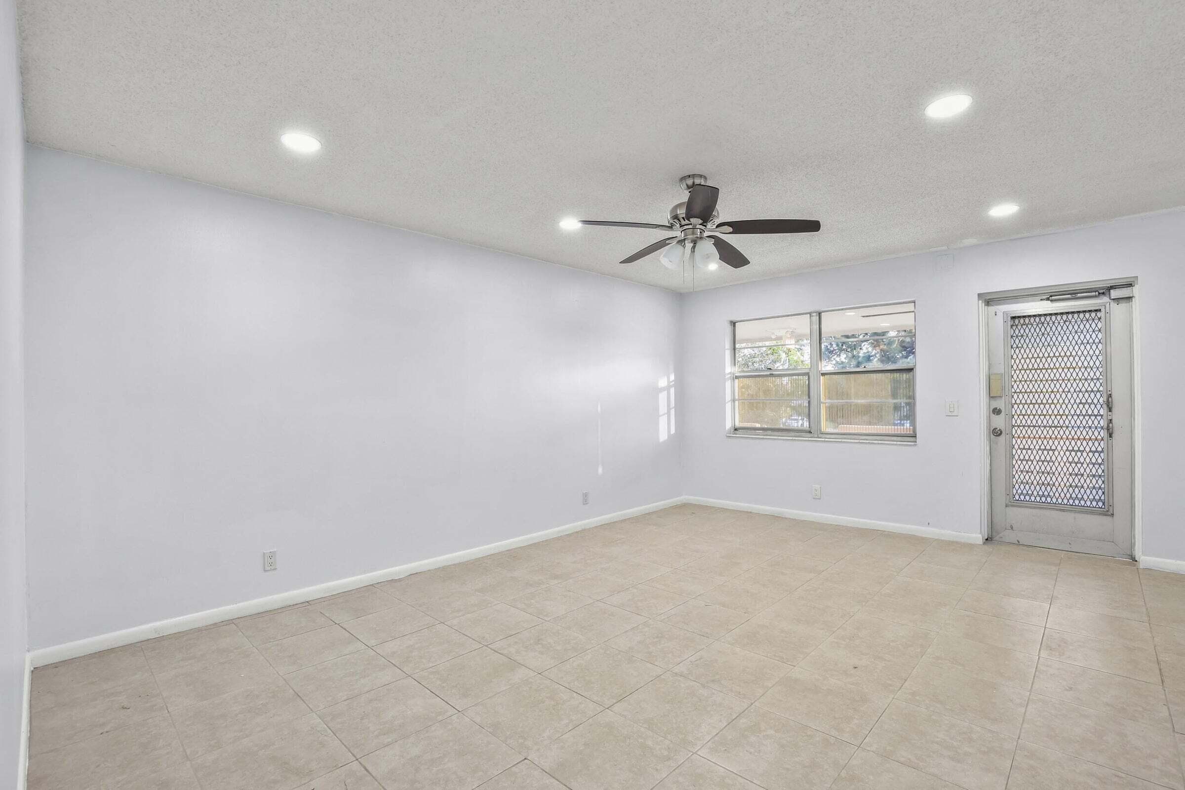 63 Hastings D, West Palm Beach, FL 33417 — photo 3 of 31