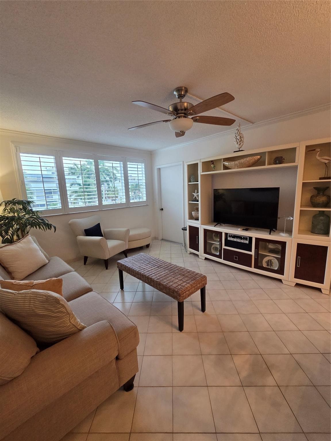 1333 E Hallandale Beach Boulevard 305, Hallandale Beach, FL 33009 — photo 5 of 25