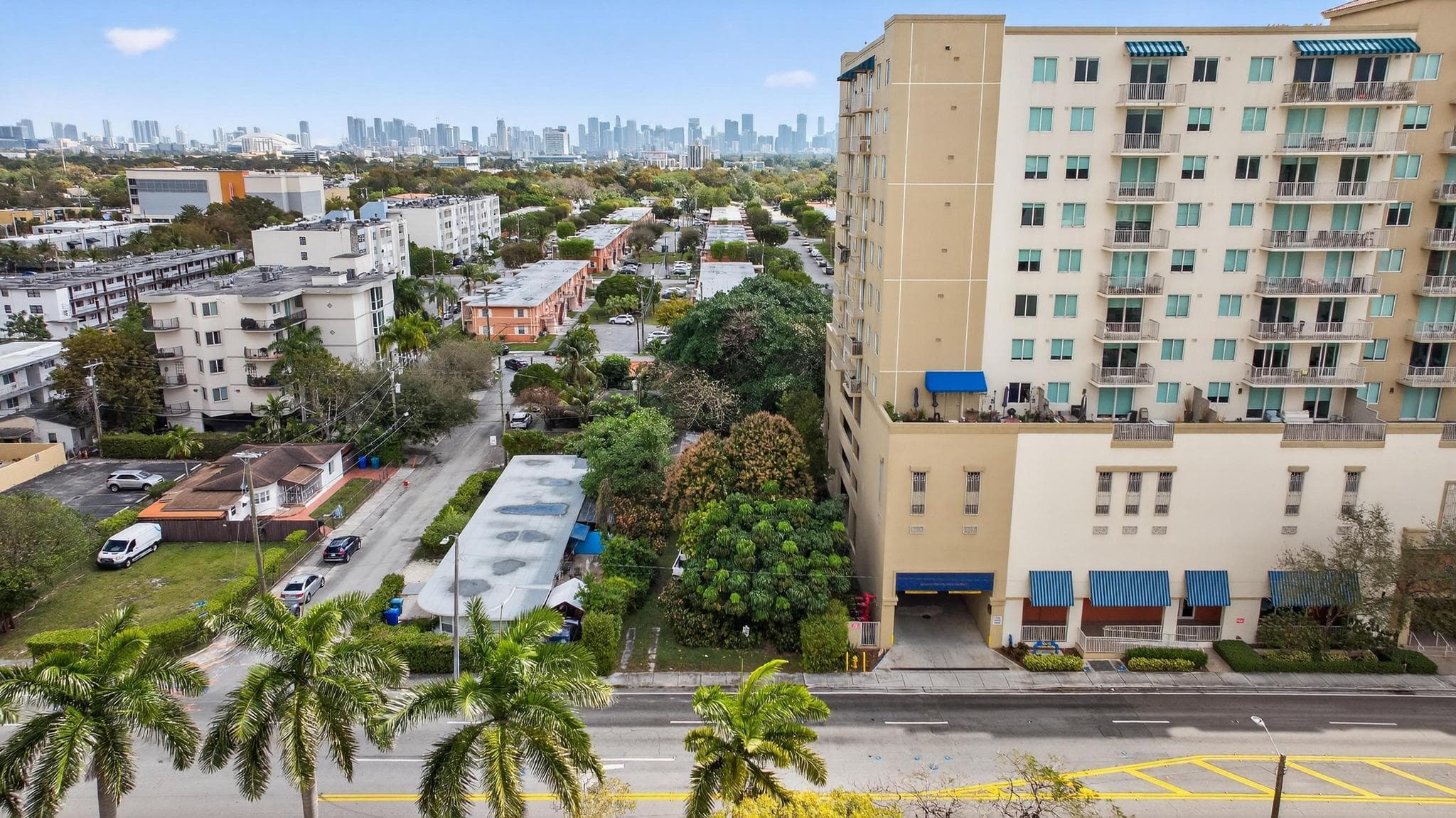 975 SW 37th Avenue, Miami, FL 33135 — photo 5 of 18