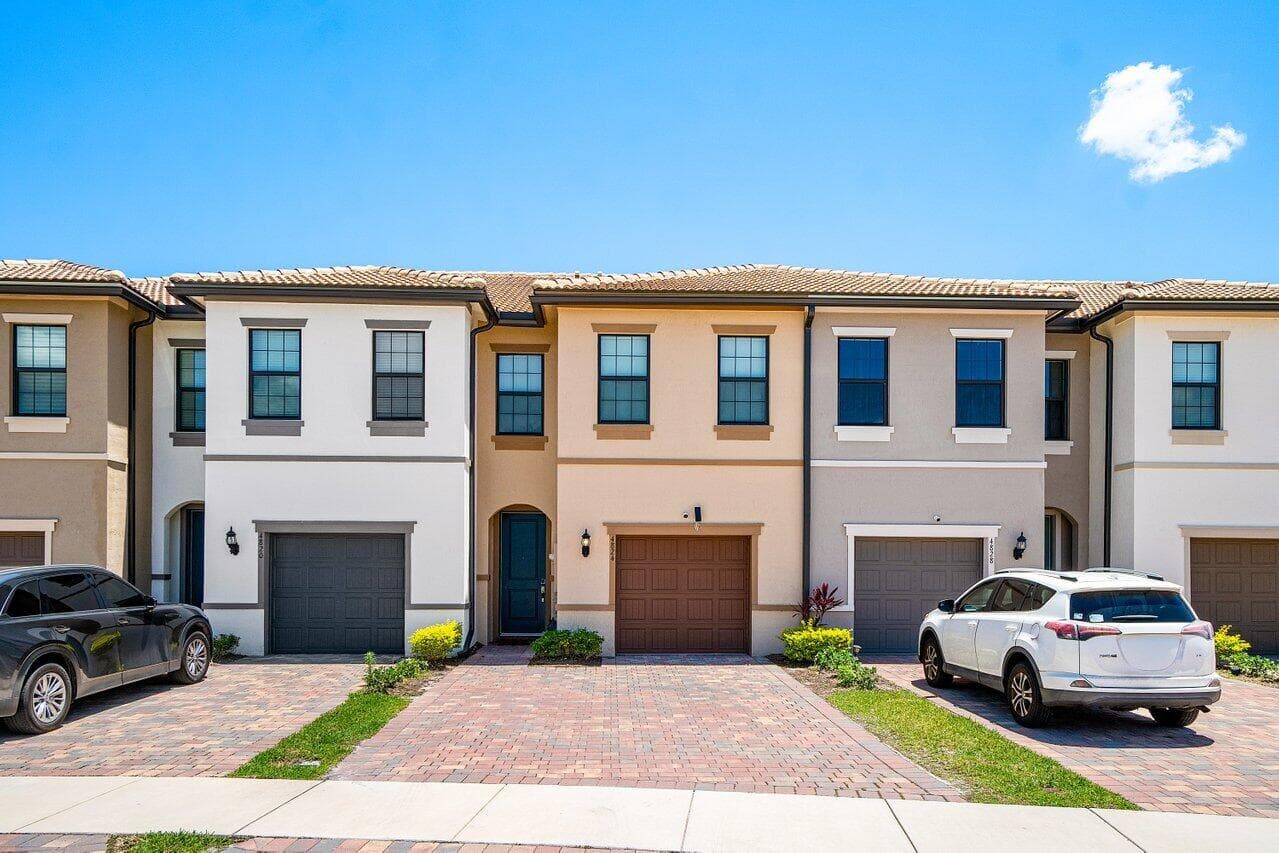 4824 Chantilly Road, Lake Worth, FL 33467 — photo 1 of 36