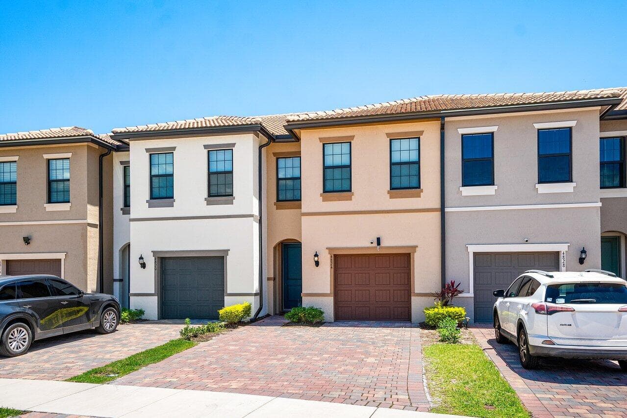 4824 Chantilly Road, Lake Worth, FL 33467 — photo 2 of 36