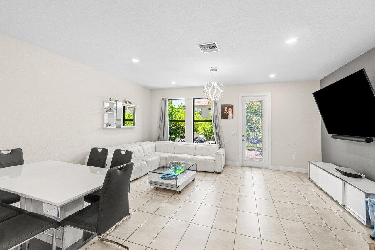 4824 Chantilly Road, Lake Worth, FL 33467 — photo 10 of 36