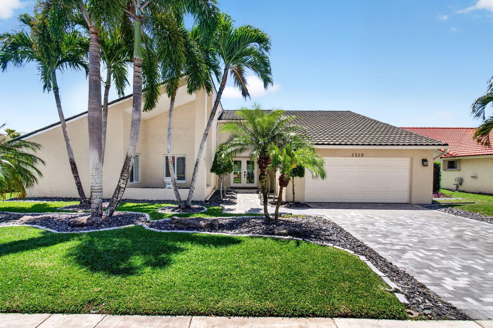 2320 SW 23rd Cranbrook Drive, Boynton Beach, FL 33436 — photo 2 of 91