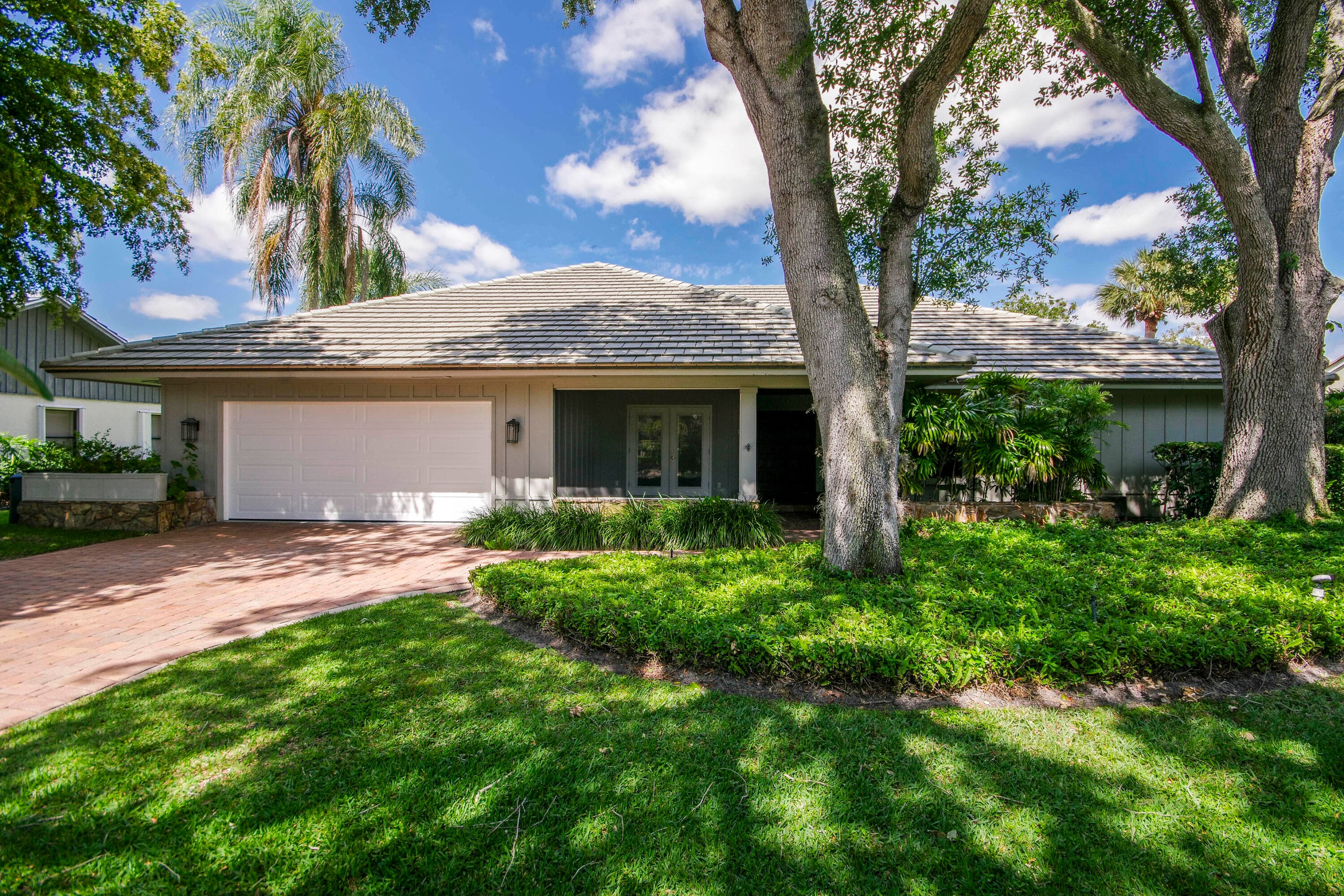 1 Balfour Road E, Palm Beach Gardens, FL 33418 — photo 37 of 40
