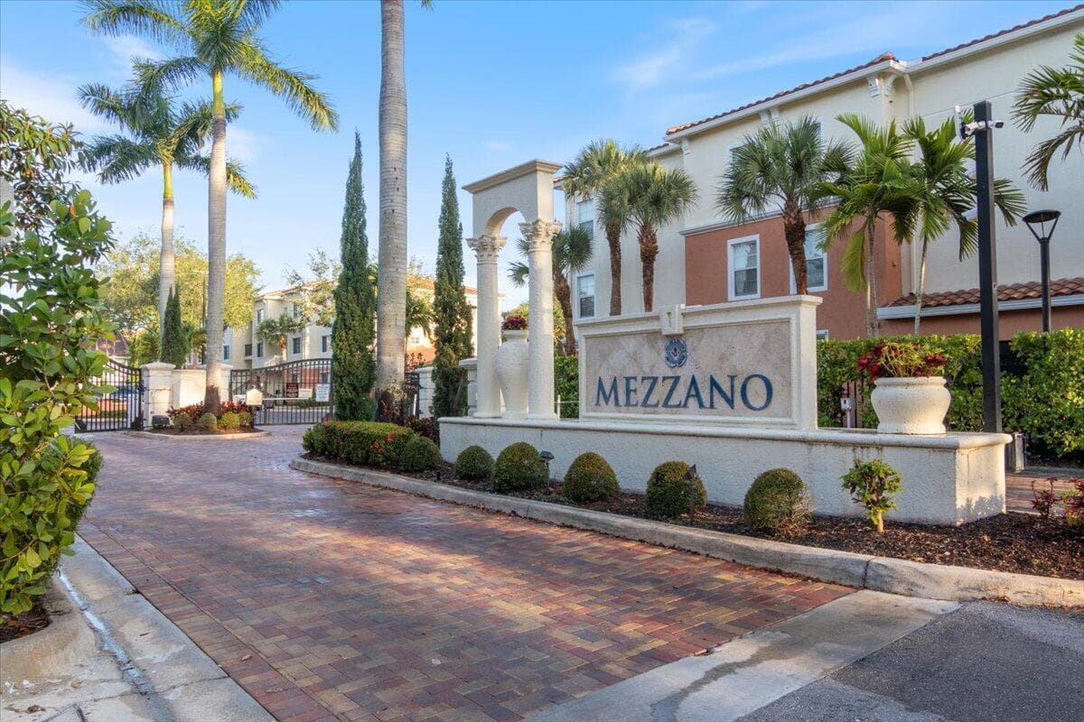 9845 Baywinds Drive 6206, West Palm Beach, FL 33411 — photo 2 of 9