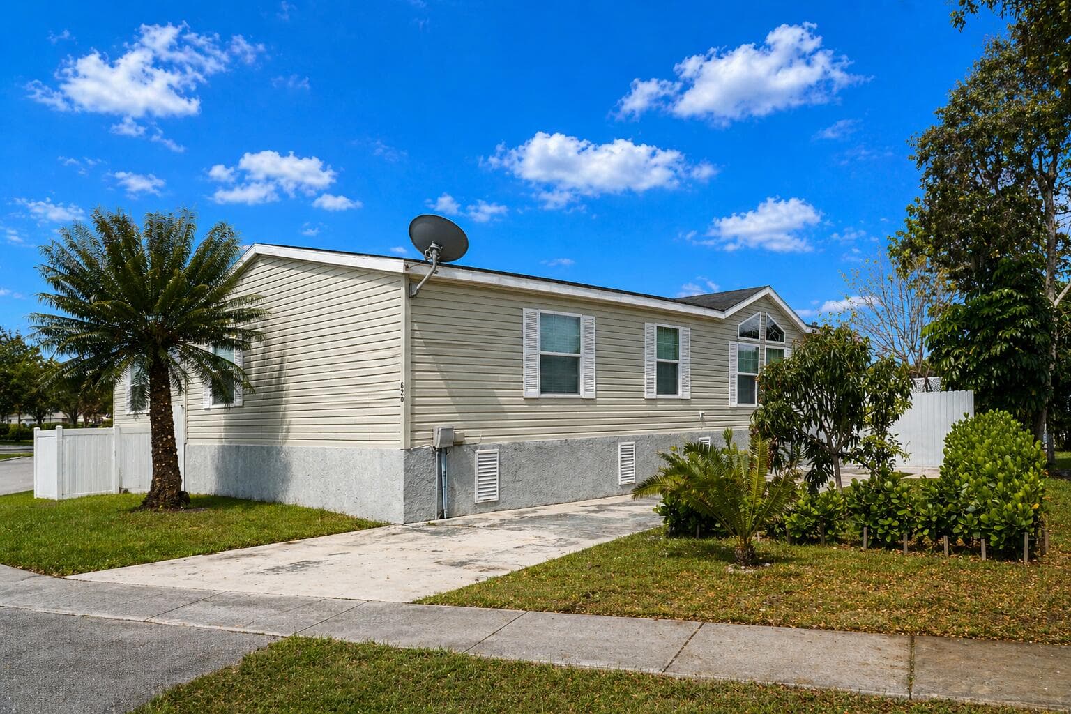 620 NW 215th Avenue, Pembroke Pines, FL 33029 — photo 1 of 23
