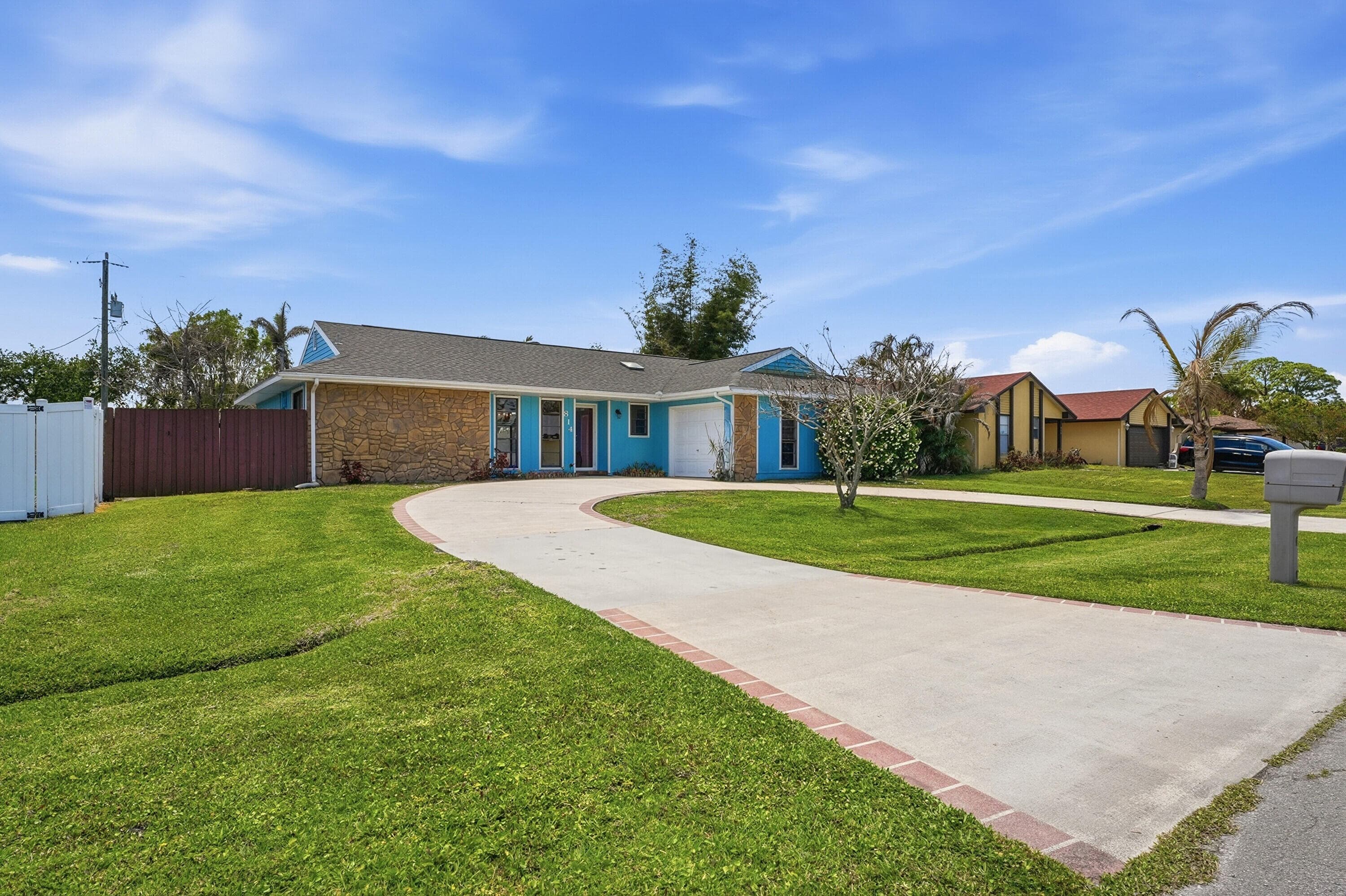 814 SE Celtic Avenue, Port St. Lucie, FL 34983 — photo 2 of 44