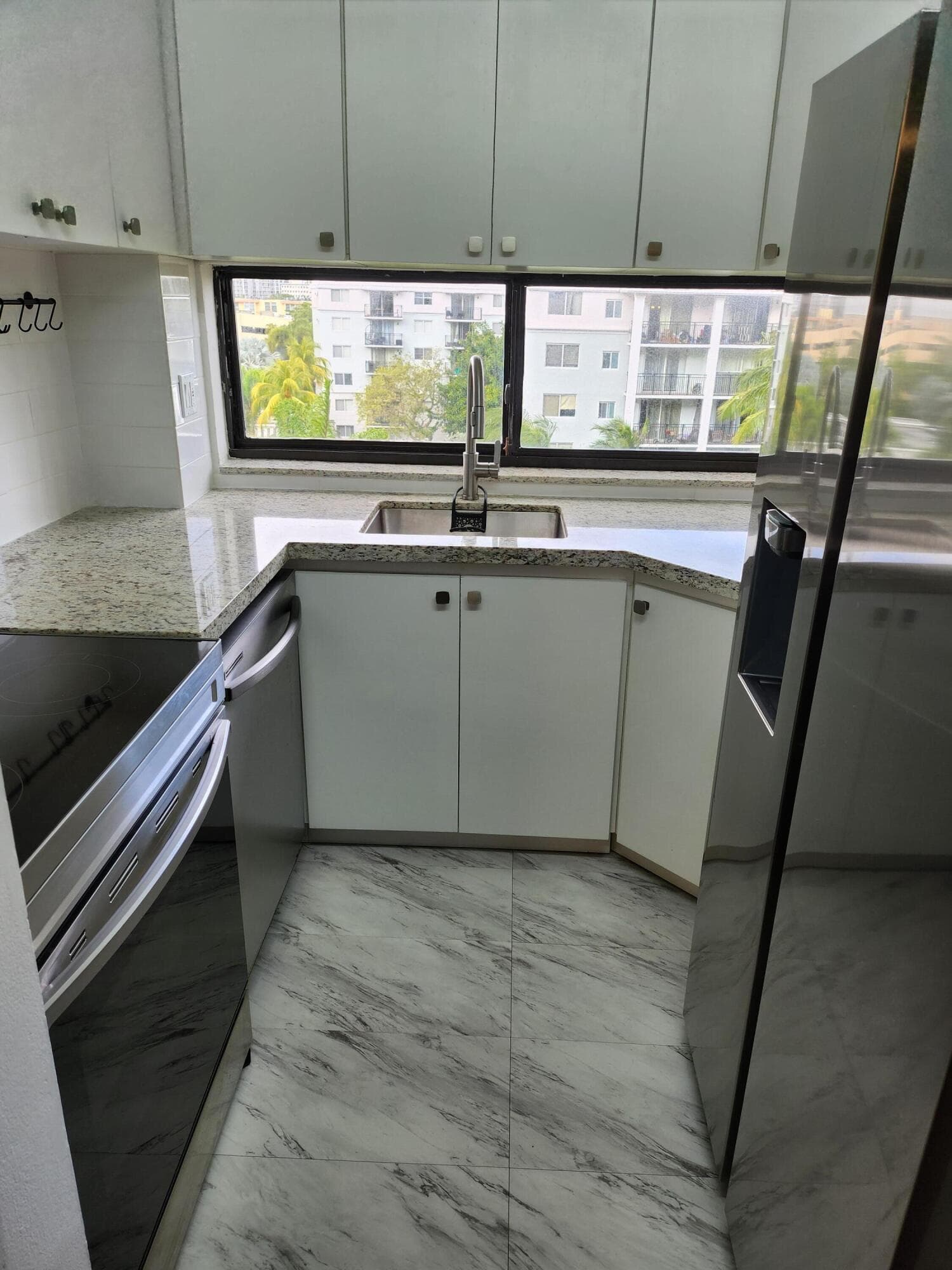 17021 N Bay Road 608, Sunny Isles Beach, FL 33160 — photo 4 of 9