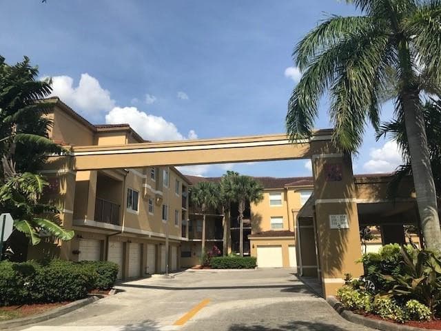 741 N Pine Island Road 303, Plantation, FL 33324 — photo 4 of 22