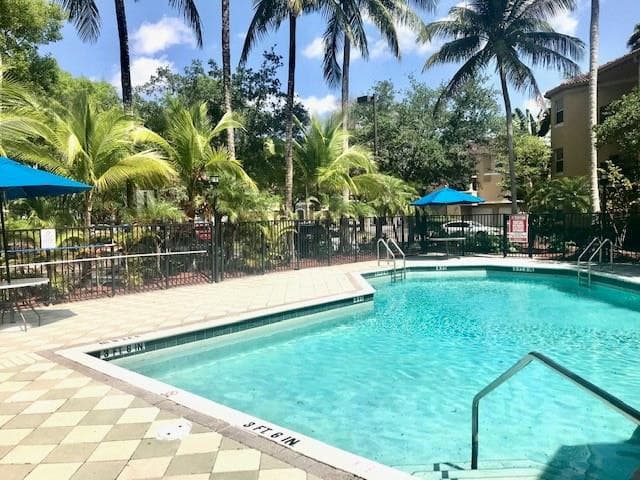 741 N Pine Island Road 303, Plantation, FL 33324 — photo 6 of 22