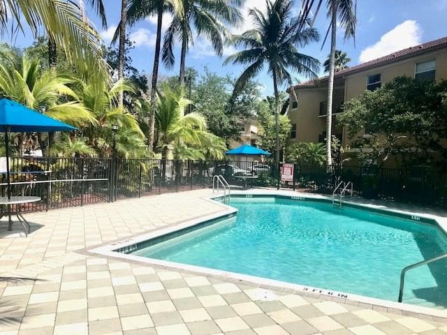 741 N Pine Island Road 303, Plantation, FL 33324 — photo 15 of 22