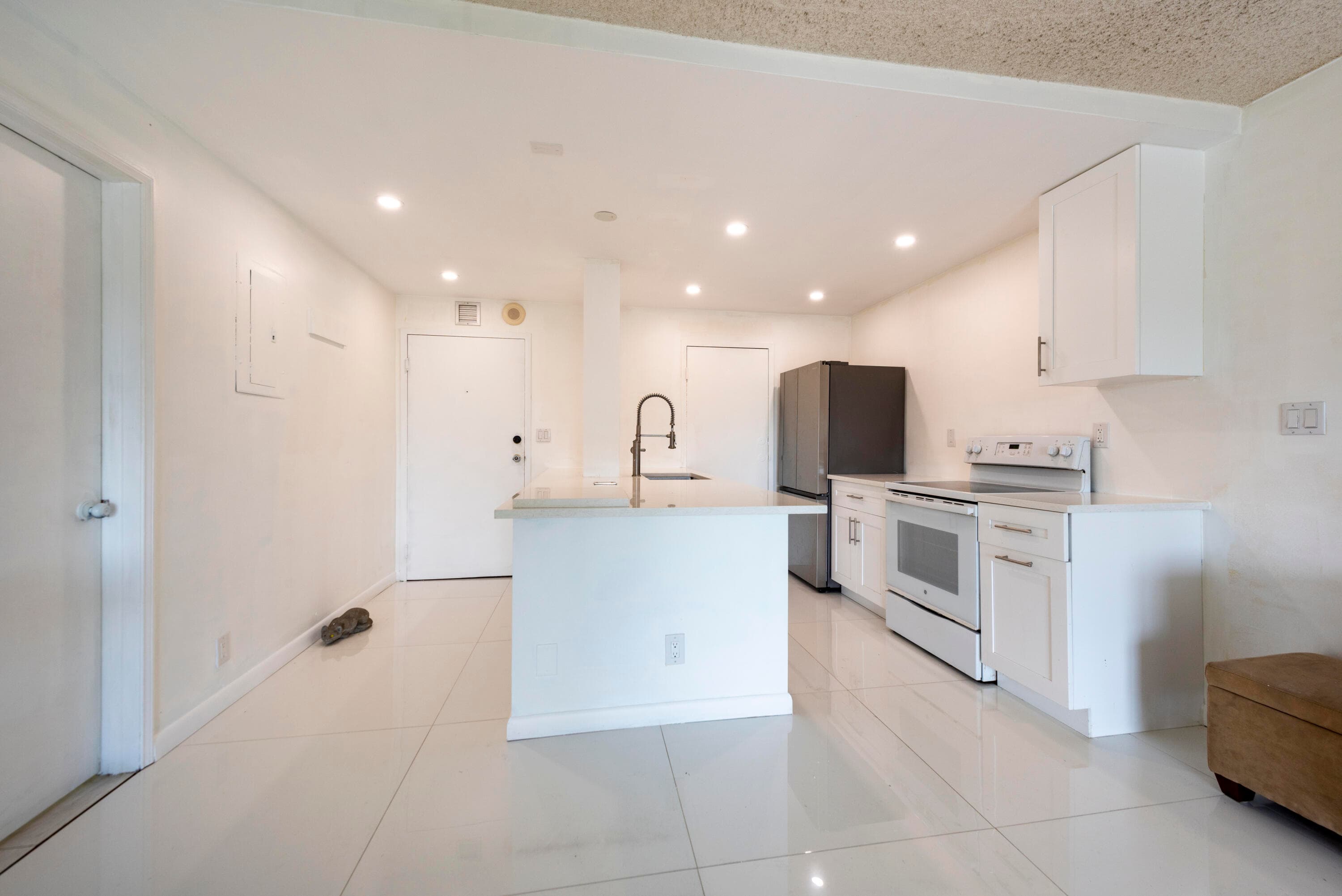 900 NE 18th Avenue 408, Fort Lauderdale, FL 33304 — photo 4 of 21