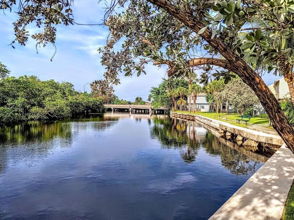 1845 NE 15th Avenue, Fort Lauderdale, FL 33305 — photo 5 of 44