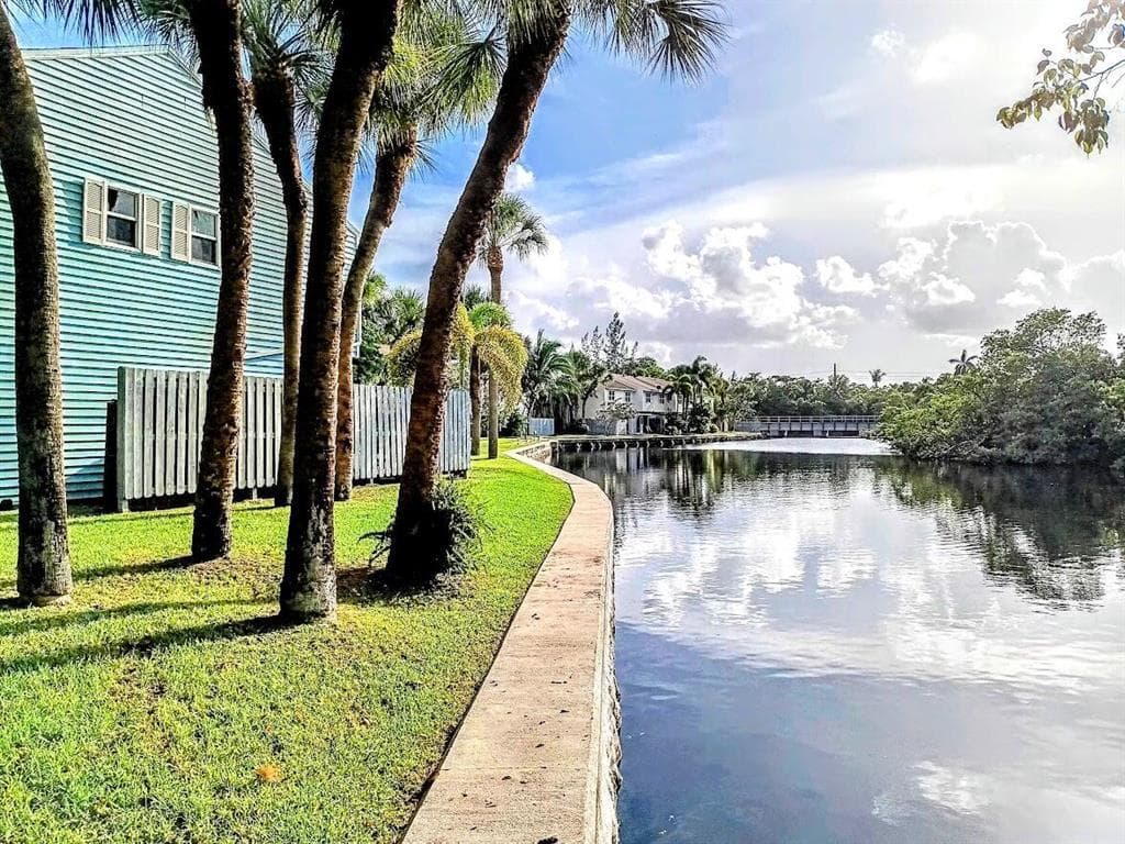 1845 NE 15th Avenue, Fort Lauderdale, FL 33305 — photo 6 of 44