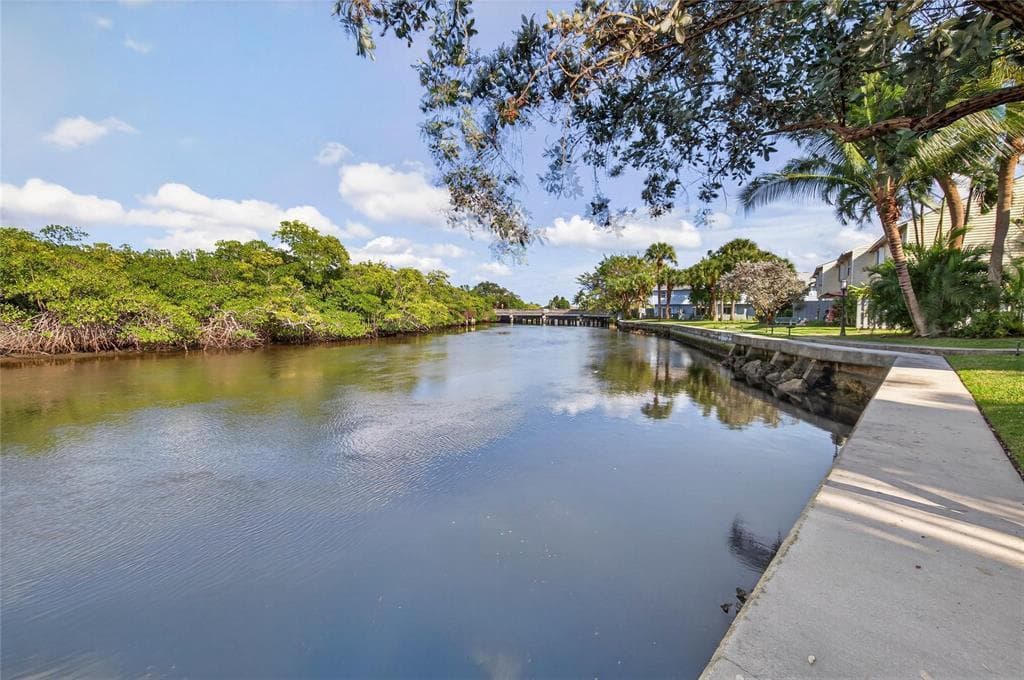 1845 NE 15th Avenue, Fort Lauderdale, FL 33305 — photo 9 of 44