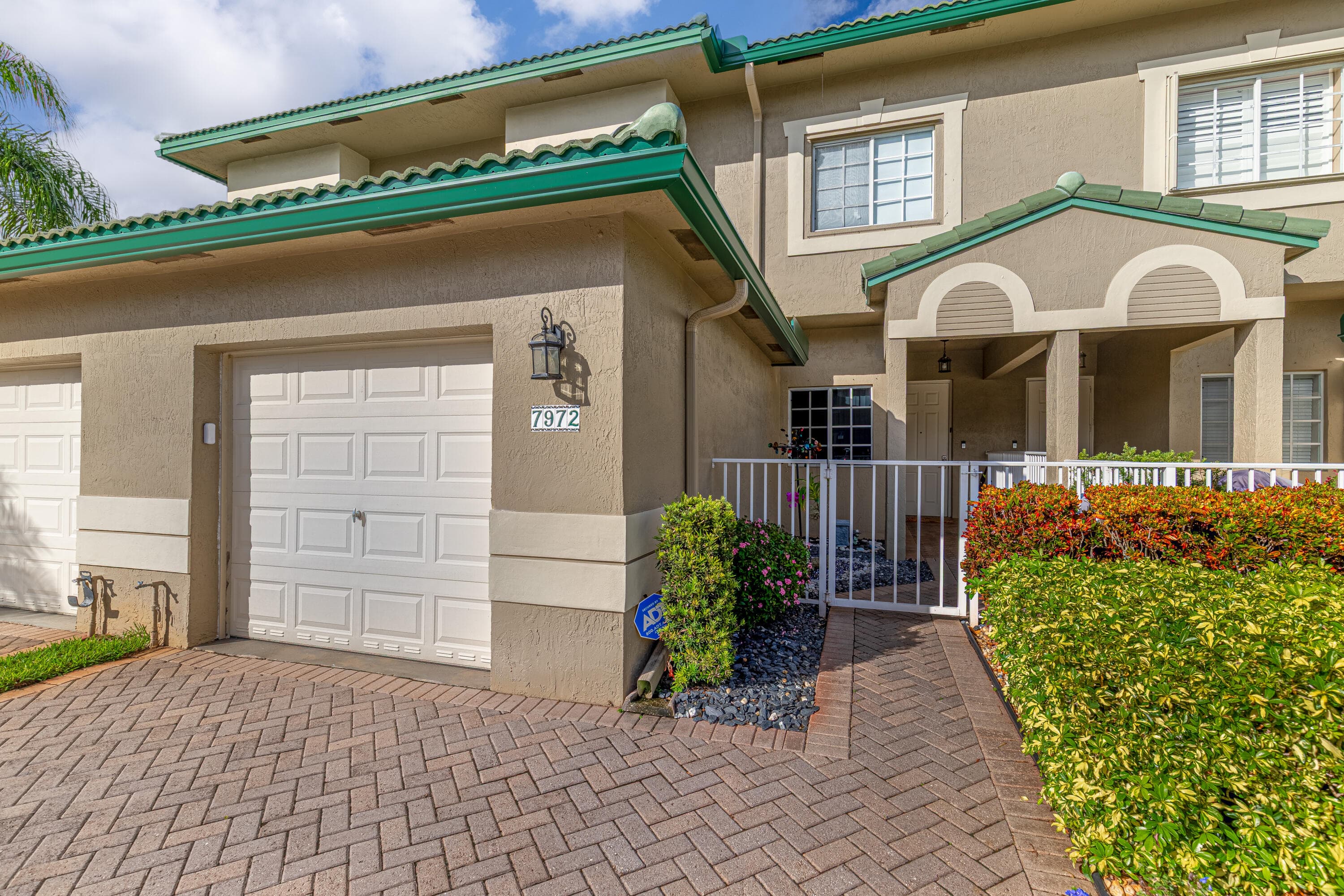 7972 W Exeter Blvd W W 101, Tamarac, FL 33321 — photo 1 of 32