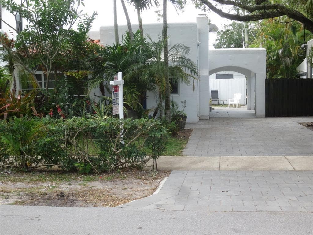 1004 NE 3rd Street, Fort Lauderdale, FL 33301 — photo 1 of 24