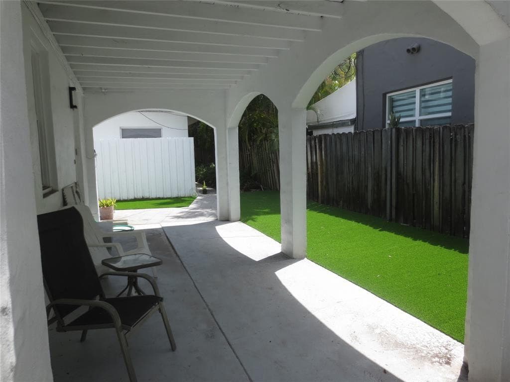 1004 NE 3rd Street, Fort Lauderdale, FL 33301 — photo 18 of 24