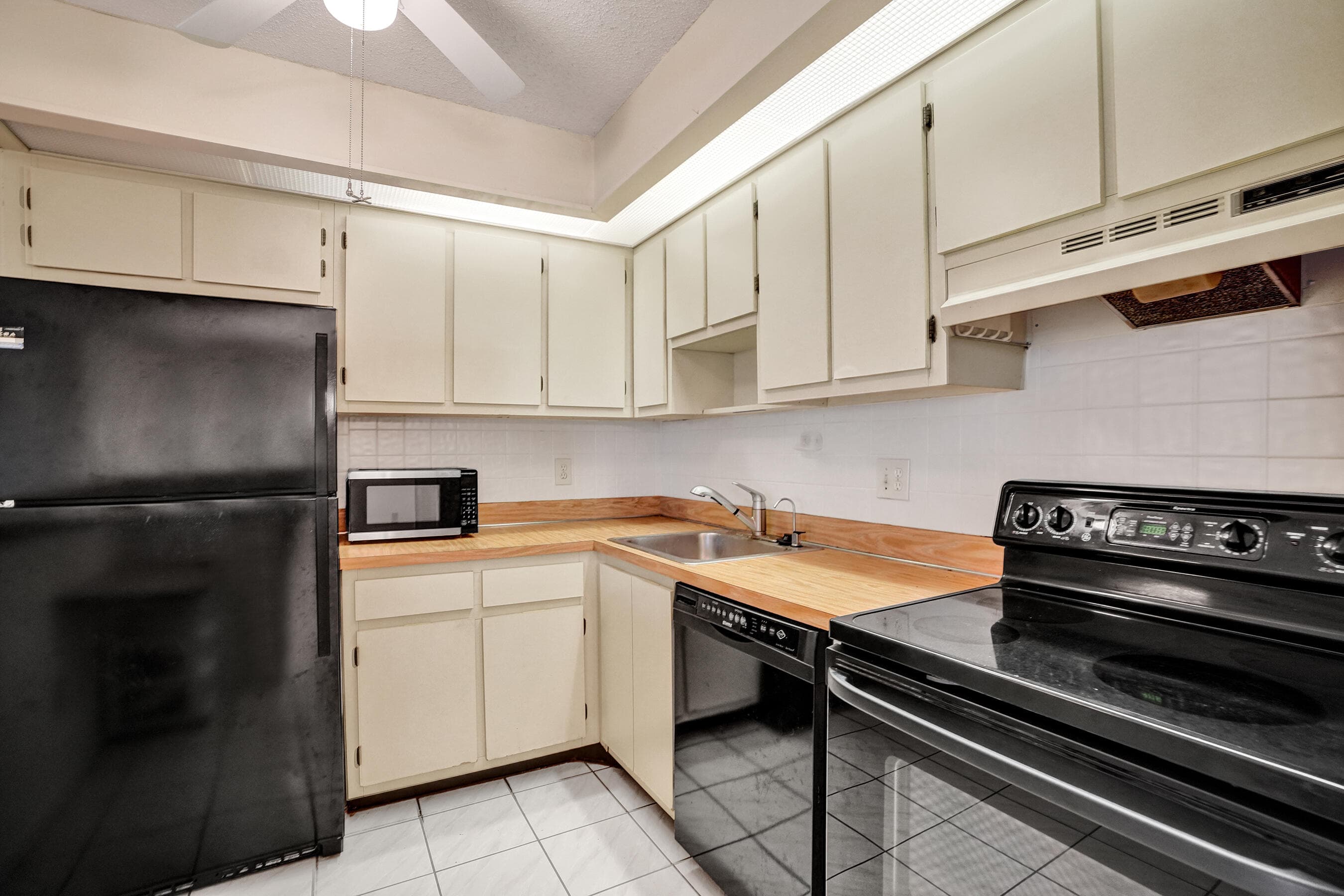 9758 N Belfort Circle 110, Tamarac, FL 33321 — photo 9 of 30