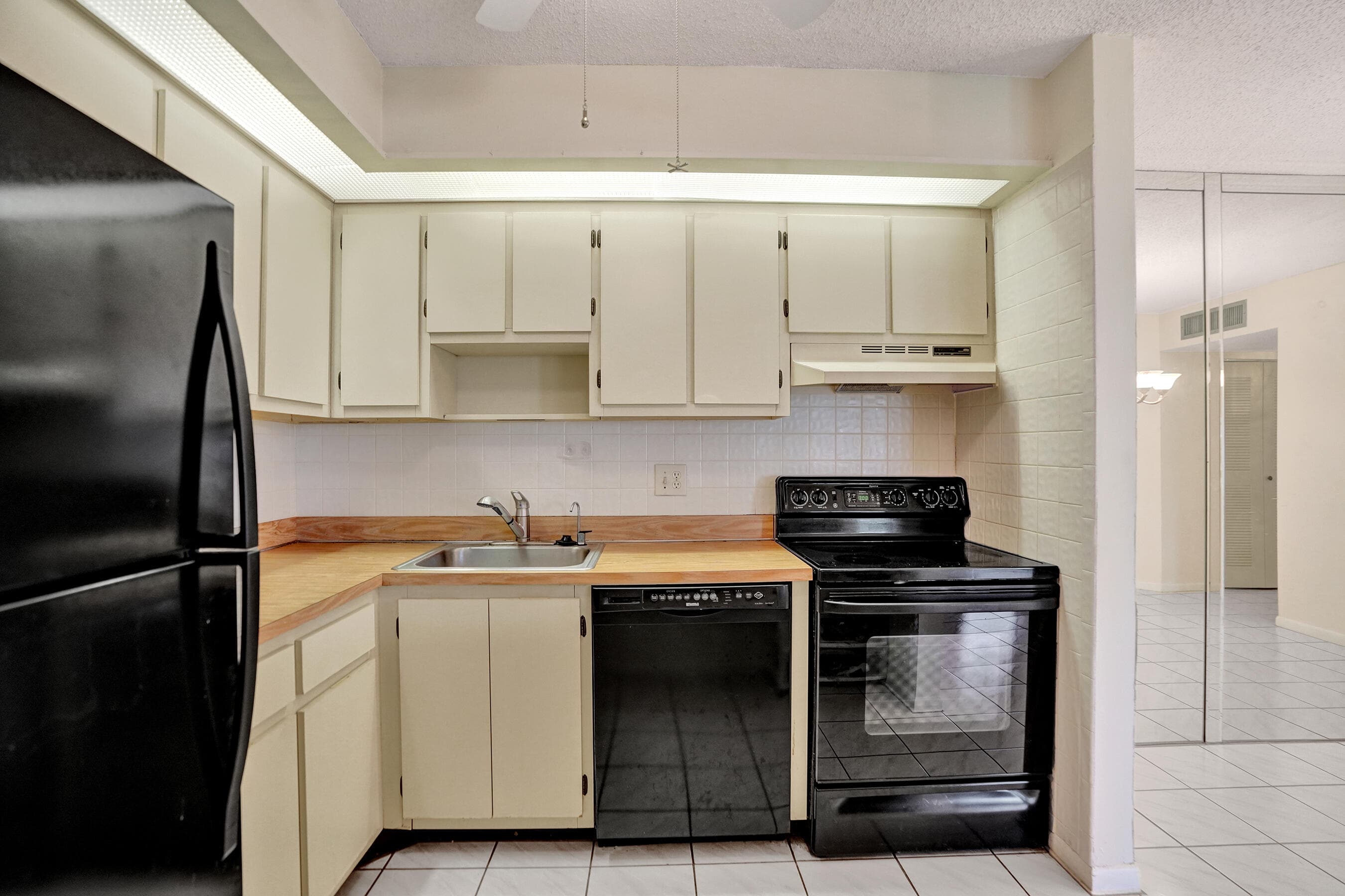 9758 N Belfort Circle 110, Tamarac, FL 33321 — photo 10 of 30