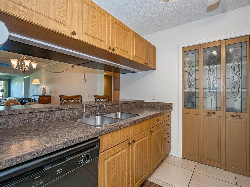32 Plantation Drive 103, Vero Beach, FL 32966 — photo 11 of 30