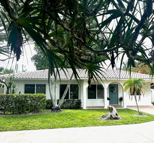 631 Linnet Circle, Delray Beach, FL 33444 — photo 1 of 17